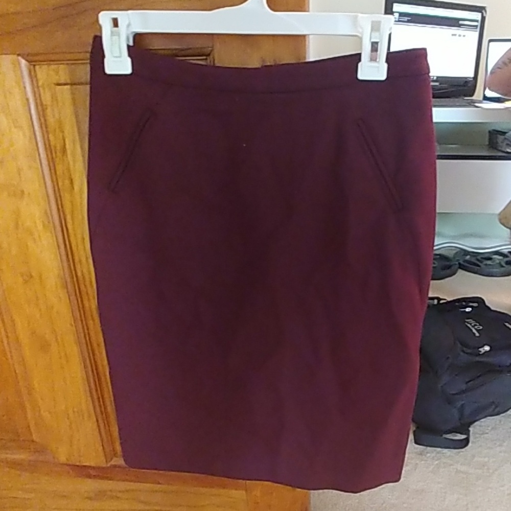 Ann taylor loft pencil skirt sz 0 burgundy